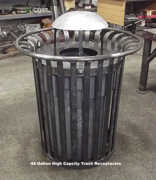 44 gallon trash receptacle